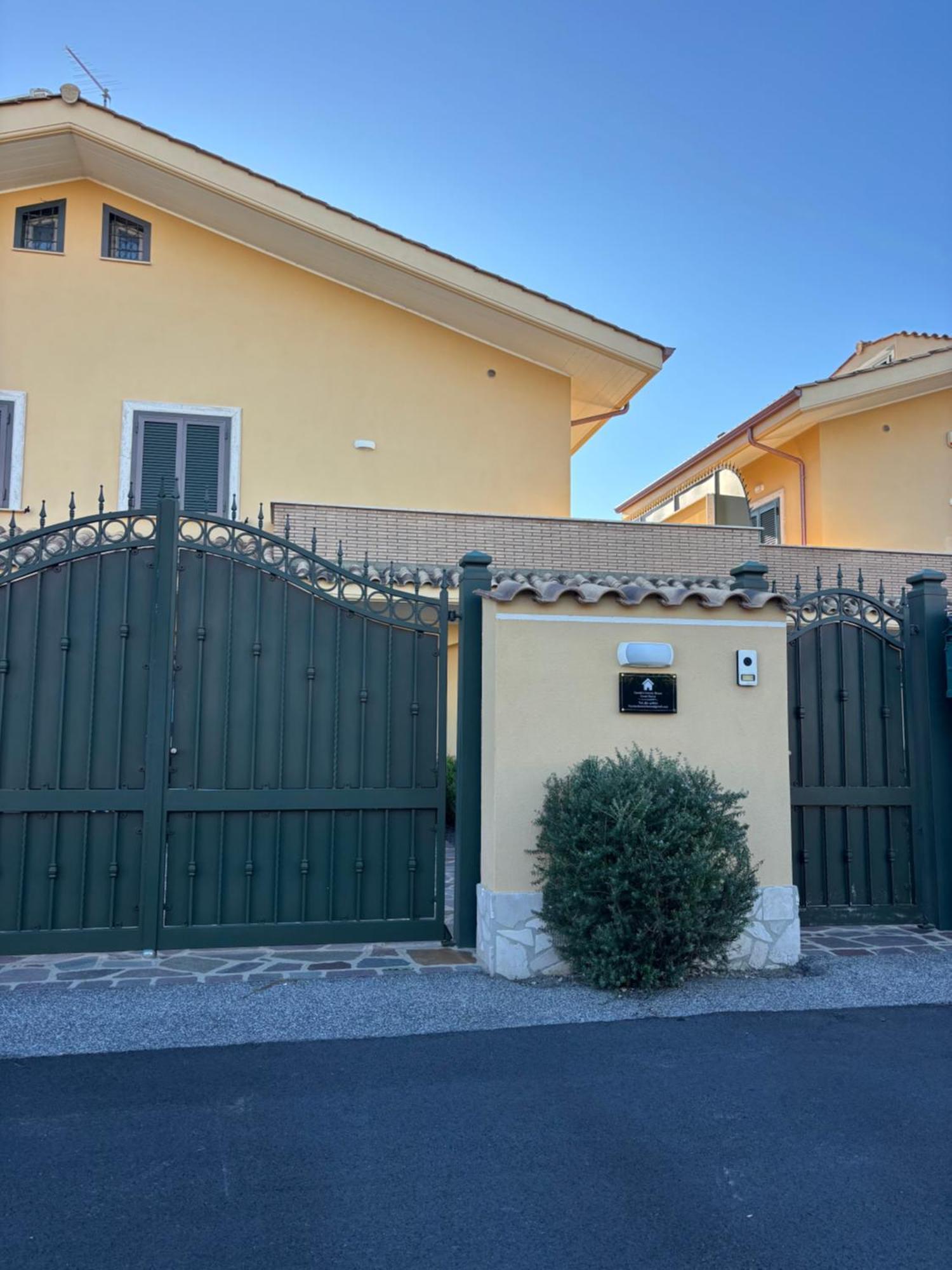 Carolas Luxury House Fiumicino Extérieur photo